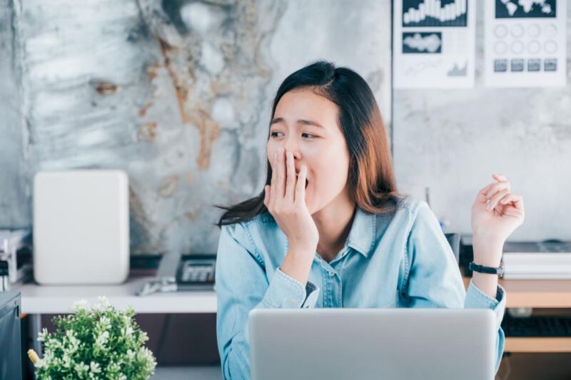 Conquer the Yawns: Proven Strategies to Beat Workplace Sleepiness